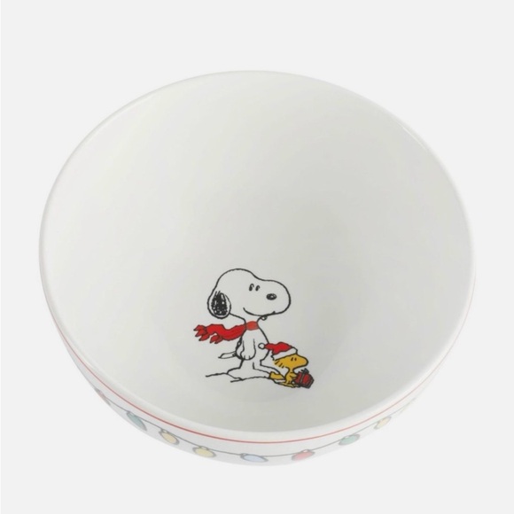 Festive Christmas Tree Dinnerware Set with Snoopy - Picture 4 of 7